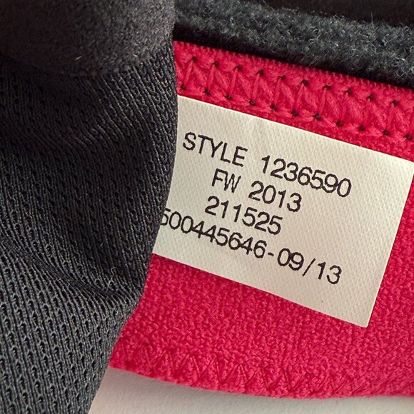 Under Armour Womens Protegée Heat Gear Sports Bra Black Front Zip Size 38C - Picture 9 of 10